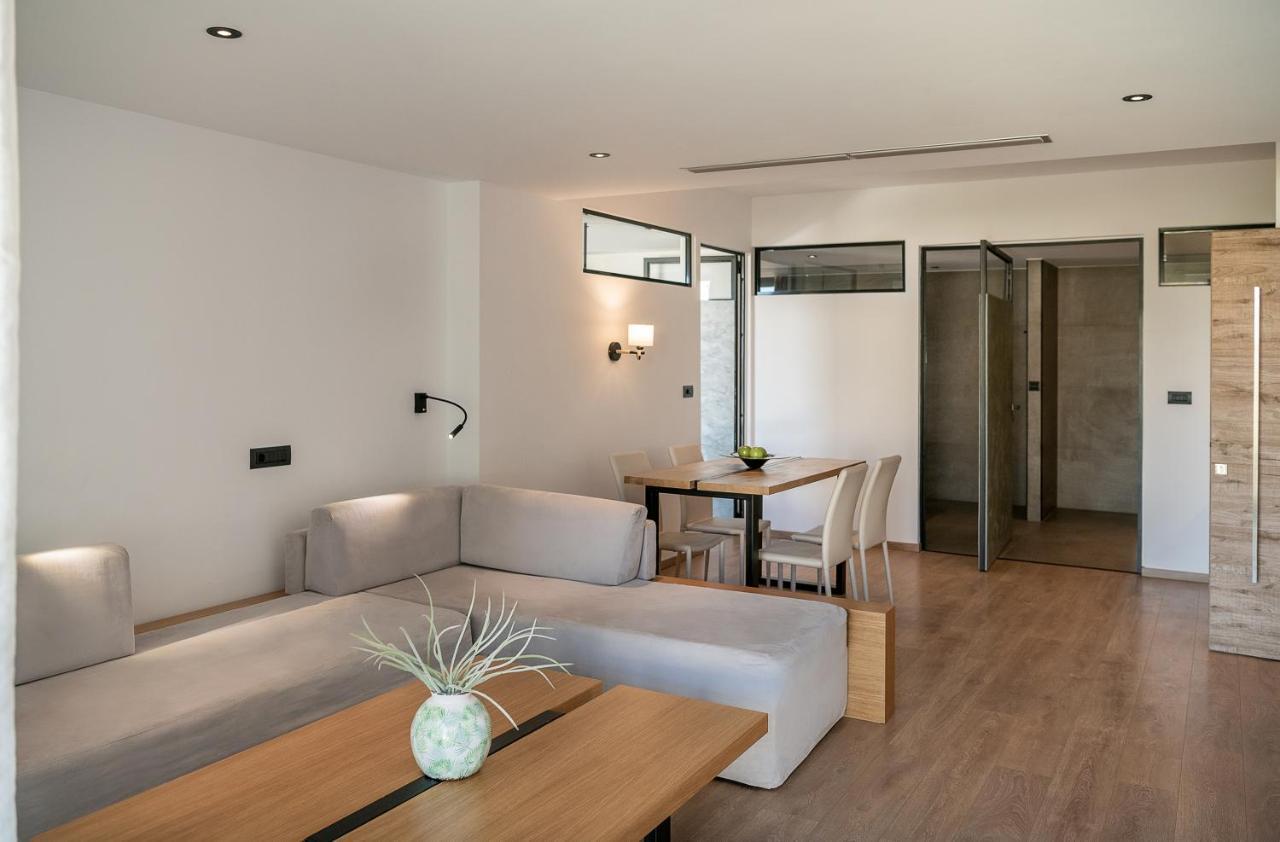 Icarus Hotel Kalamaki Buitenkant foto