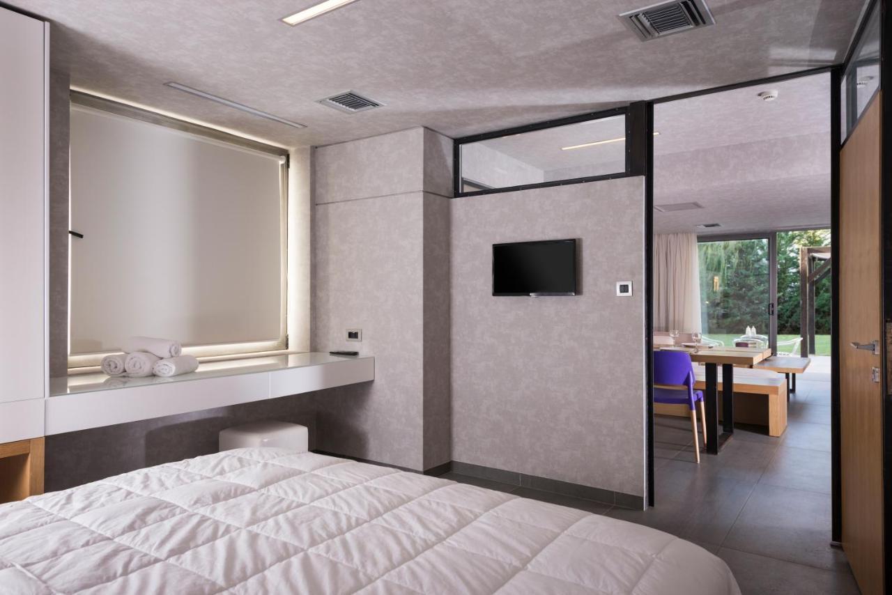 Icarus Hotel Kalamaki Buitenkant foto