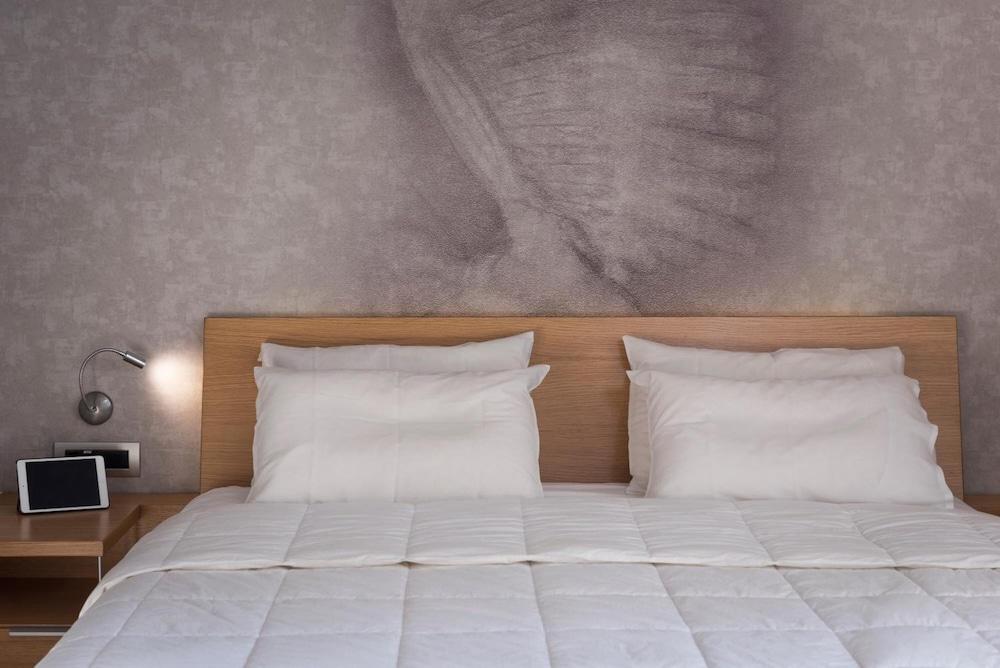 Icarus Hotel Kalamaki Buitenkant foto